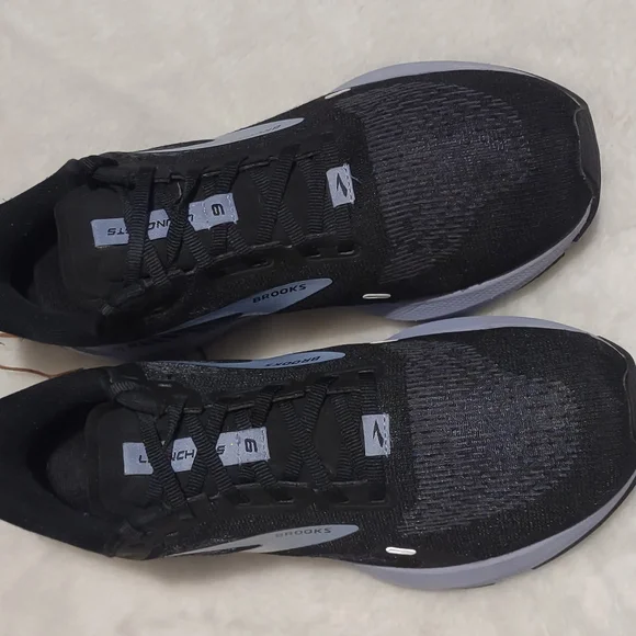 Brooks Black Running Shoes - Picture 3 of 6